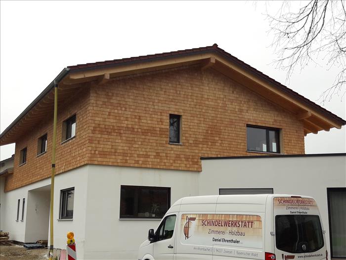 2023_Neubau Einfamilienhaus mit Laerchenschindelfassade